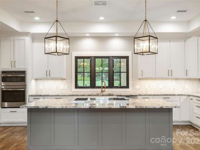 467 Dale Road, Spruce Pine, NC 28777.  MLS# CAR4260638, YatesRealty ID 22253. 