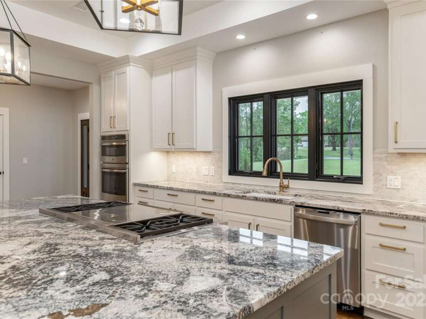 467 Dale Road, Spruce Pine, NC 28777.  MLS# CAR4260638, YatesRealty ID 22253. 