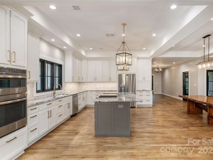 467 Dale Road, Spruce Pine, NC 28777.  MLS# CAR4260638, YatesRealty ID 22253. 