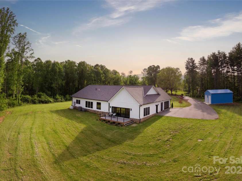 467 Dale Road, Spruce Pine, NC 28777.  MLS# CAR4260638, YatesRealty ID 22253. 