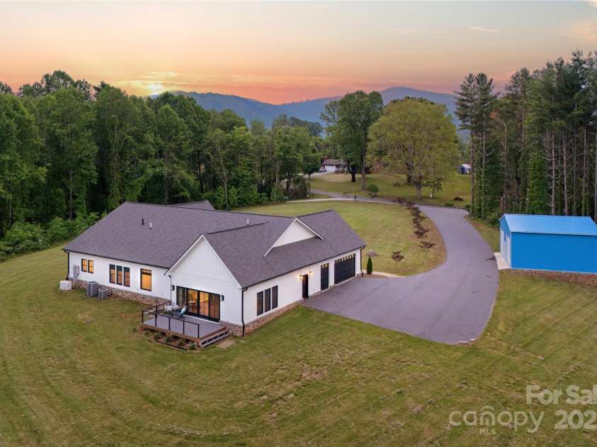 467 Dale Road, Spruce Pine, NC 28777.  MLS# CAR4260638, YatesRealty ID 22253. 