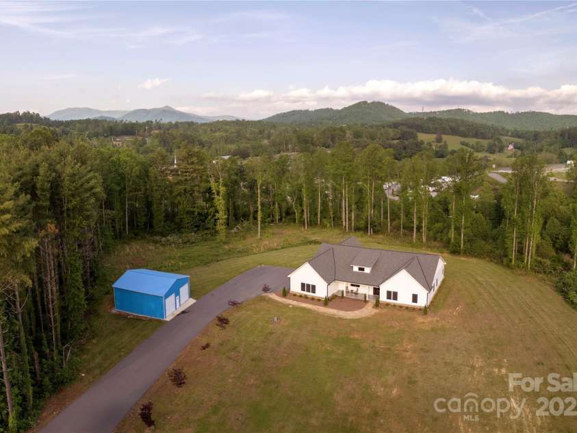 467 Dale Road, Spruce Pine, NC 28777.  MLS# CAR4260638, YatesRealty ID 22253. 