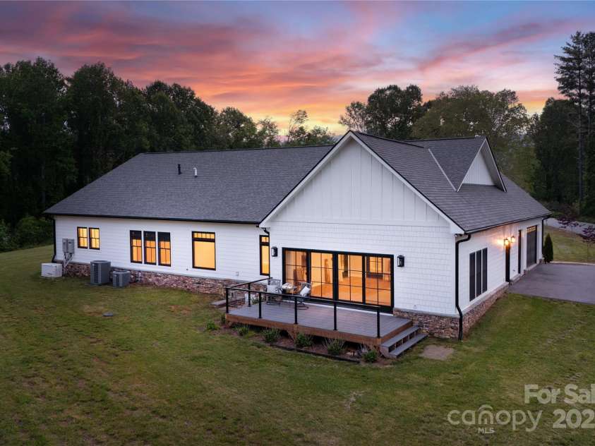 467 Dale Road, Spruce Pine, NC 28777.  MLS# CAR4260638, YatesRealty ID 22253. 