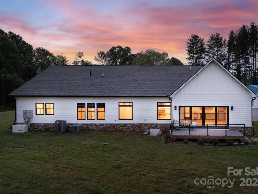 467 Dale Road, Spruce Pine, NC 28777.  MLS# CAR4260638, YatesRealty ID 22253. 