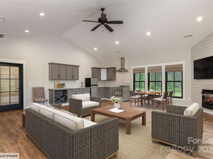 467 Dale Road, Spruce Pine, NC 28777.  MLS# CAR4260638, YatesRealty ID 22253. Family Room