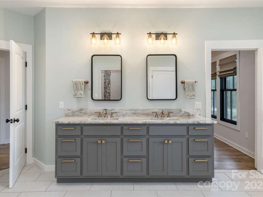 467 Dale Road, Spruce Pine, NC 28777.  MLS# CAR4260638, YatesRealty ID 22253. Primary en suite