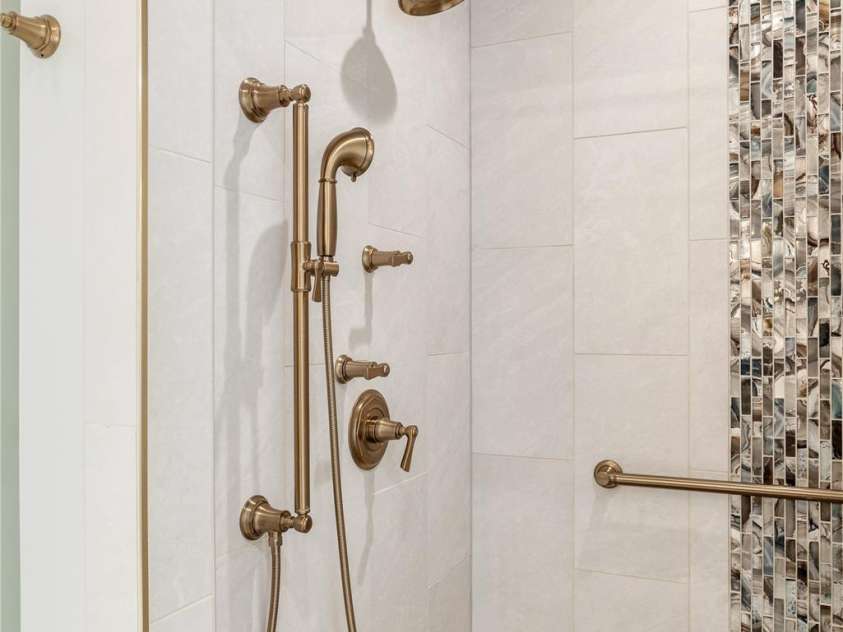 467 Dale Road, Spruce Pine, NC 28777.  MLS# CAR4260638, YatesRealty ID 22253. Primary en suite