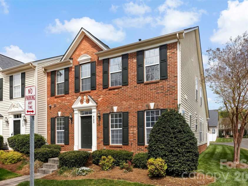 8122 Bridgegate Drive, Huntersville, NC 28078.  MLS# CAR4364715, YatesRealty ID 22253. 