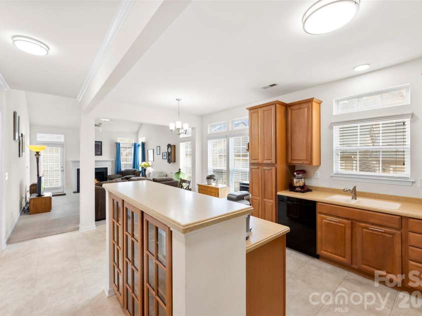 8122 Bridgegate Drive, Huntersville, NC 28078.  MLS# CAR4364715, YatesRealty ID 22253. 
