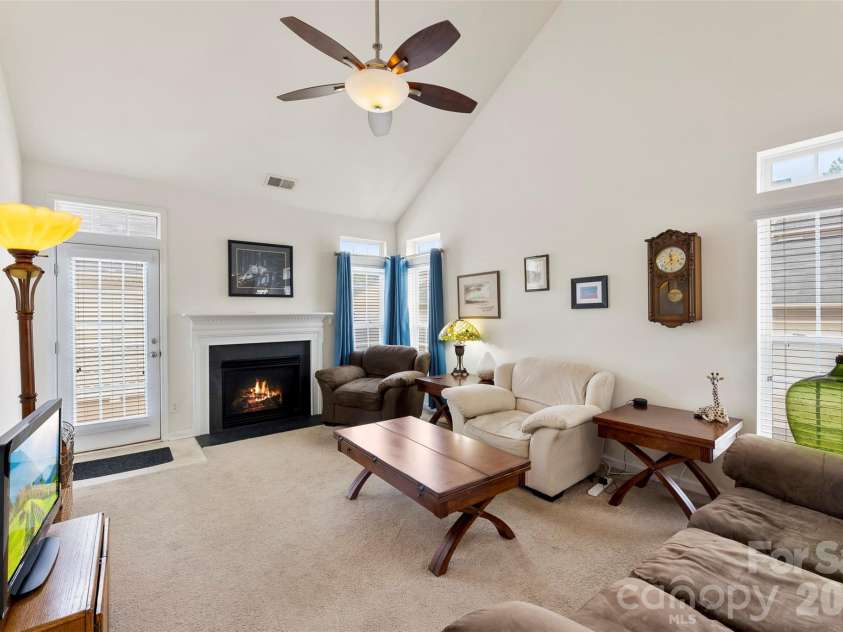 8122 Bridgegate Drive, Huntersville, NC 28078.  MLS# CAR4364715, YatesRealty ID 22253. 
