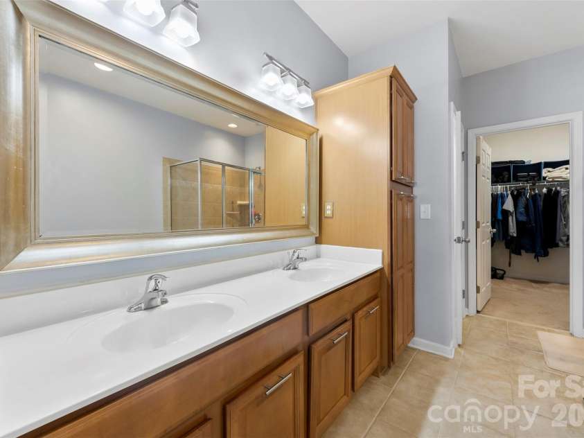 8122 Bridgegate Drive, Huntersville, NC 28078.  MLS# CAR4364715, YatesRealty ID 22253. 