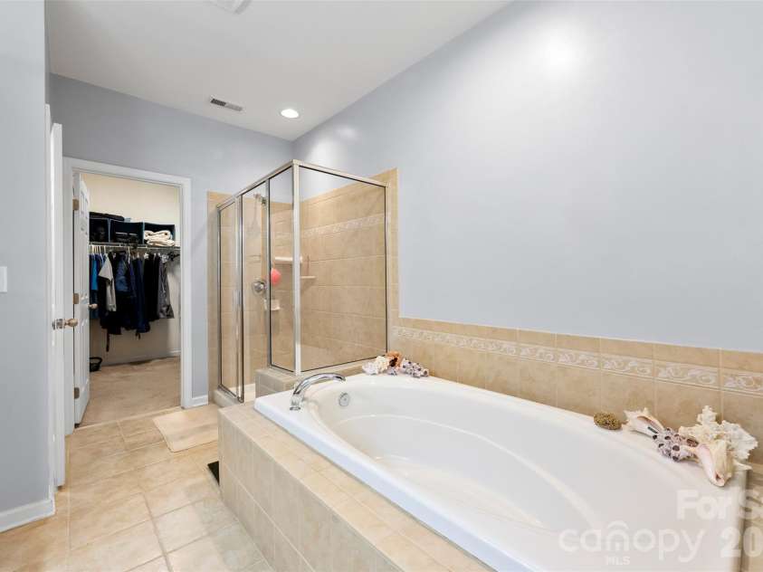 8122 Bridgegate Drive, Huntersville, NC 28078.  MLS# CAR4364715, YatesRealty ID 22253. 
