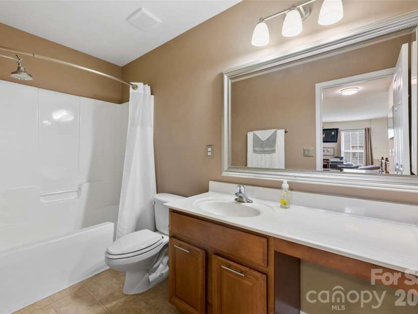 8122 Bridgegate Drive, Huntersville, NC 28078.  MLS# CAR4364715, YatesRealty ID 22253. 