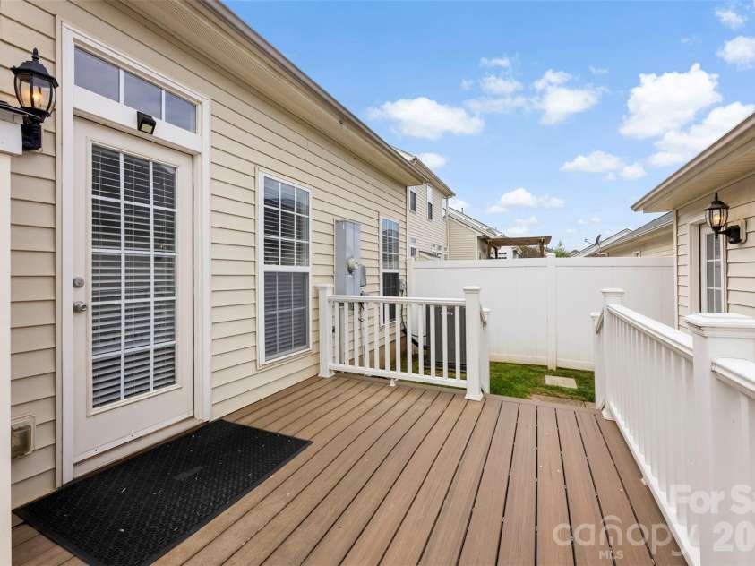8122 Bridgegate Drive, Huntersville, NC 28078.  MLS# CAR4364715, YatesRealty ID 22253. 