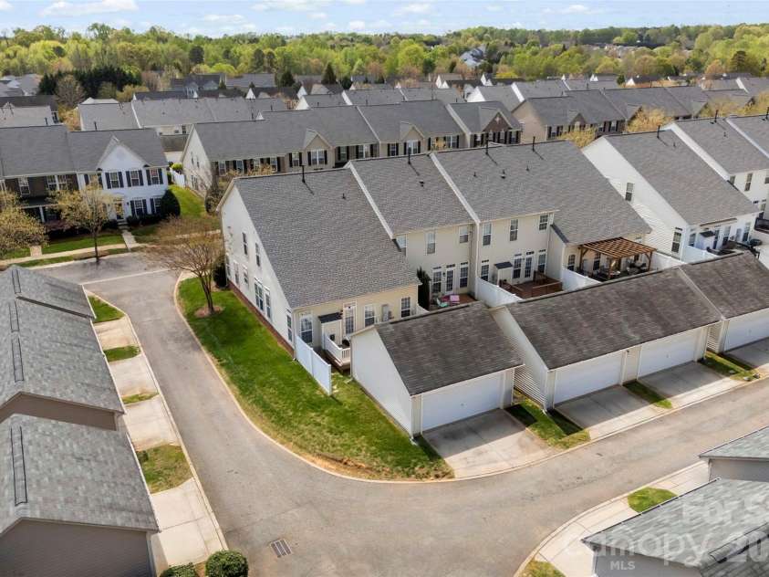 8122 Bridgegate Drive, Huntersville, NC 28078.  MLS# CAR4364715, YatesRealty ID 22253. 