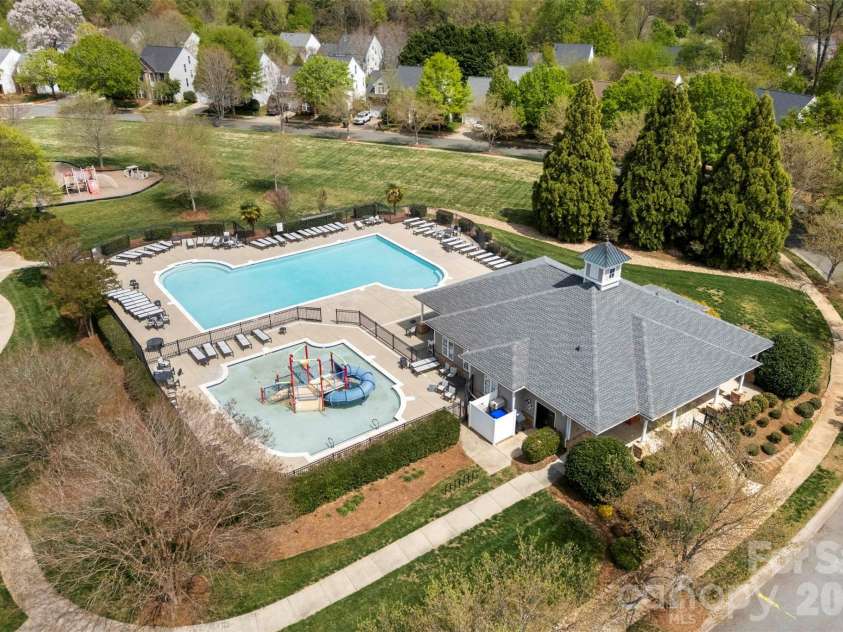 8122 Bridgegate Drive, Huntersville, NC 28078.  MLS# CAR4364715, YatesRealty ID 22253. 