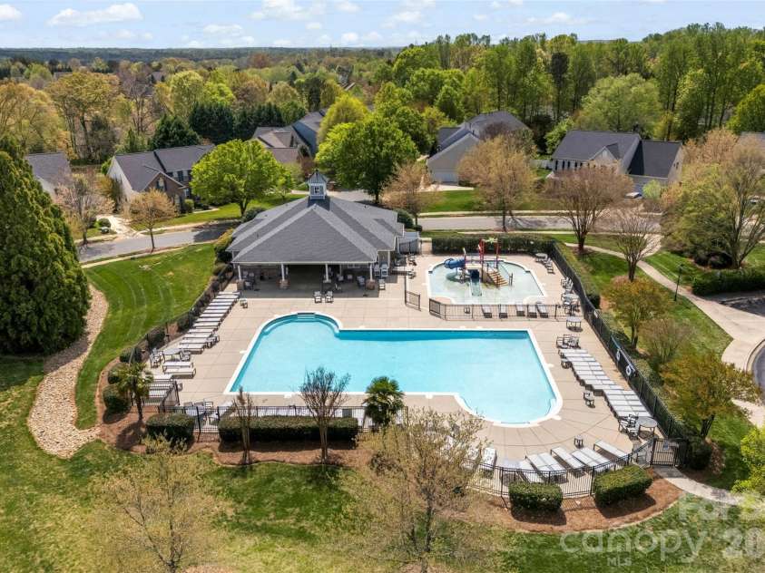 8122 Bridgegate Drive, Huntersville, NC 28078.  MLS# CAR4364715, YatesRealty ID 22253. 