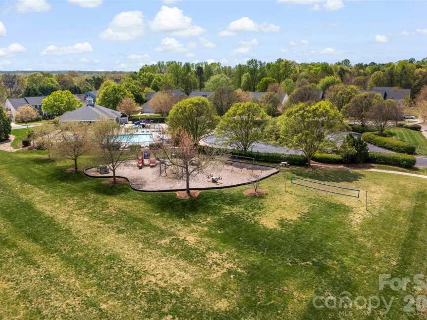 8122 Bridgegate Drive, Huntersville, NC 28078.  MLS# CAR4364715, YatesRealty ID 22253. 