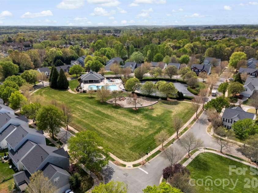 8122 Bridgegate Drive, Huntersville, NC 28078.  MLS# CAR4364715, YatesRealty ID 22253. 