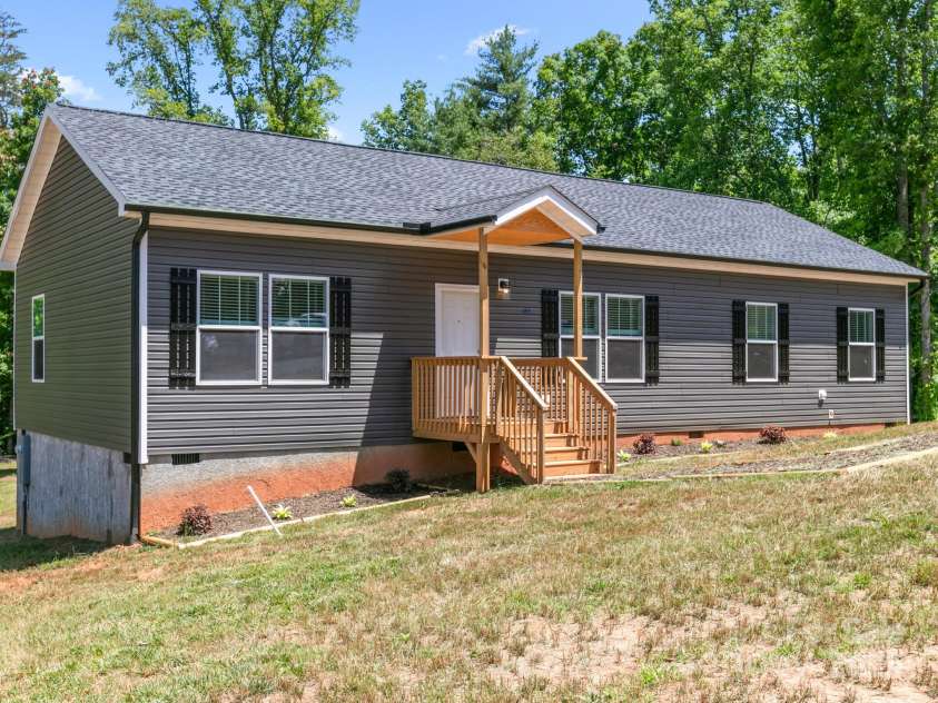 208 Walnut Branch Road, Weaverville, NC 28787.  MLS# CAR4272561, YatesRealty ID 22254. 