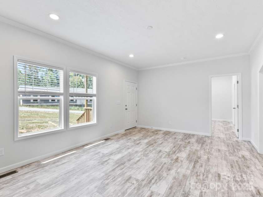 208 Walnut Branch Road, Weaverville, NC 28787.  MLS# CAR4272561, YatesRealty ID 22254. Spacious Living Room