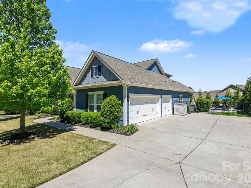 814 McGavock Street, Fort Mill, SC 29715.  MLS# CAR4364910, YatesRealty ID 22254. 