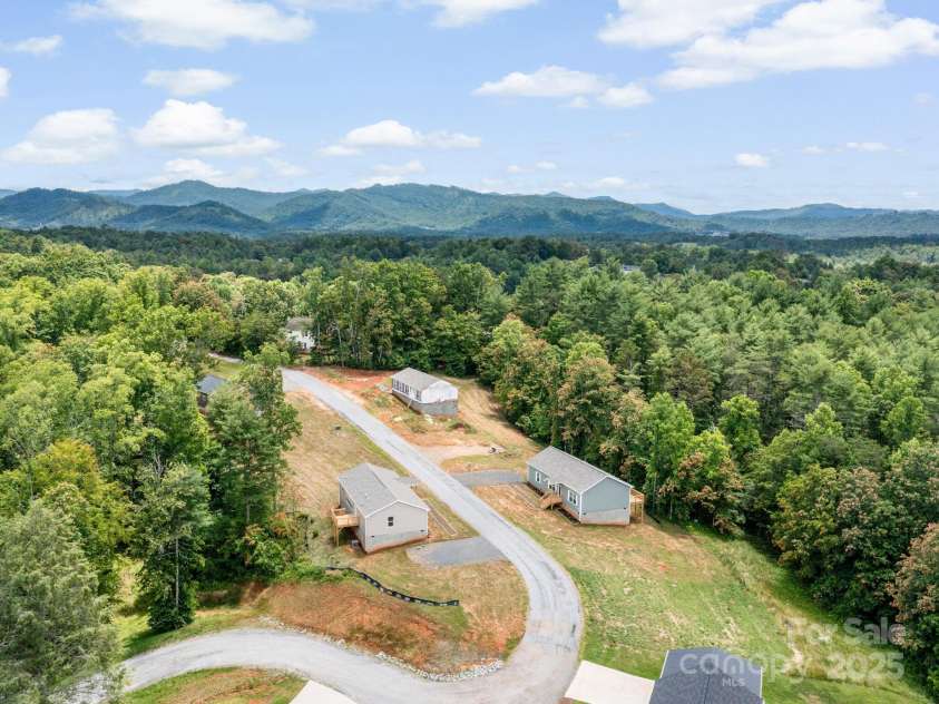 206 Walnut Branch Road, Weaverville, NC 28787.  MLS# CAR4271269, YatesRealty ID 22255. 206 is on the left