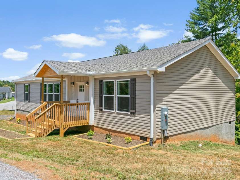 206 Walnut Branch Road, Weaverville, NC 28787.  MLS# CAR4271269, YatesRealty ID 22255. 