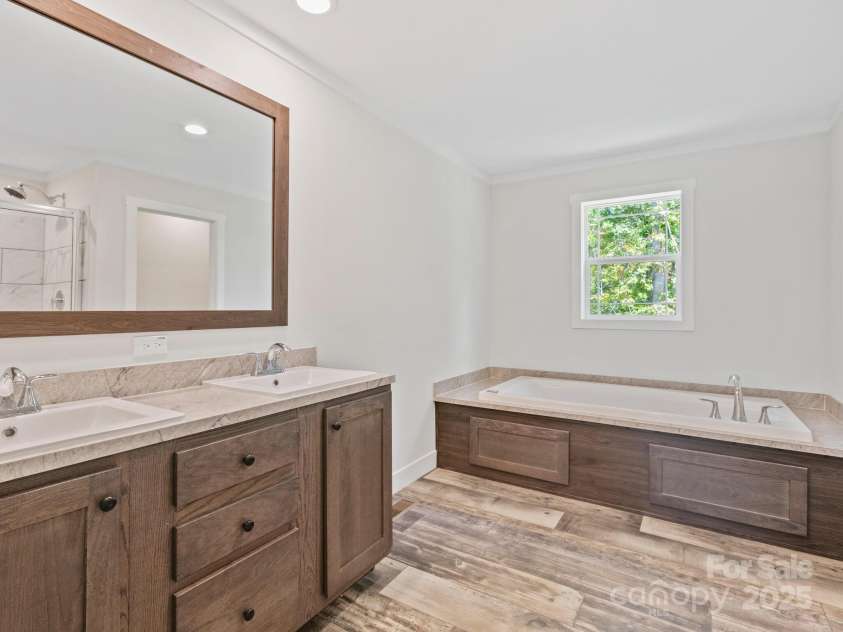 206 Walnut Branch Road, Weaverville, NC 28787.  MLS# CAR4271269, YatesRealty ID 22255. Primary Bathroom