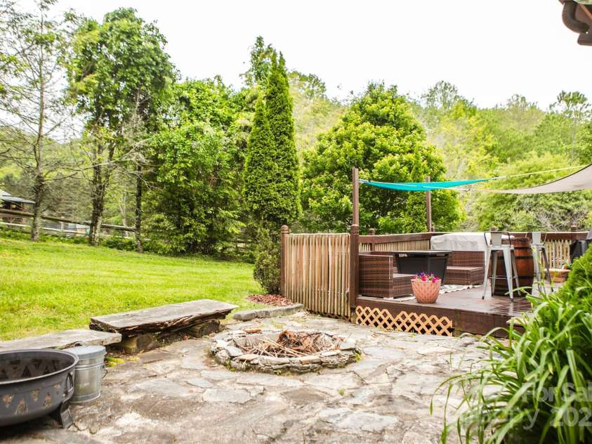 171 Shores Way, Boone, NC 28607.  MLS# CAR4267186, YatesRealty ID 22256. 