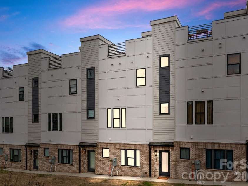 513 Strong Avenue, Charlotte, NC 28205.  MLS# CAR4366666, YatesRealty ID 22256. 
