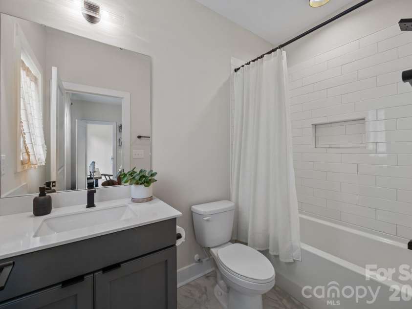 513 Strong Avenue, Charlotte, NC 28205.  MLS# CAR4366666, YatesRealty ID 22256. 