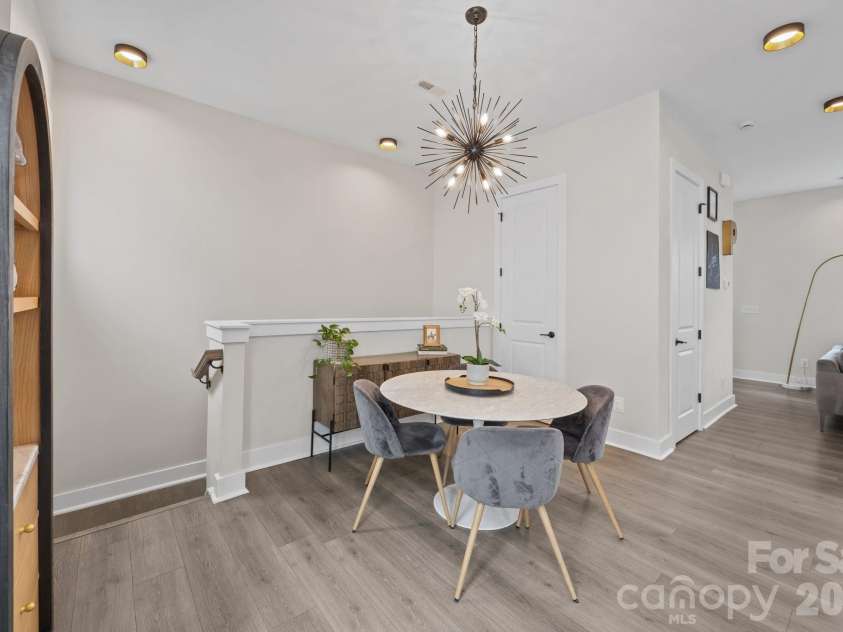 513 Strong Avenue, Charlotte, NC 28205.  MLS# CAR4366666, YatesRealty ID 22256. 