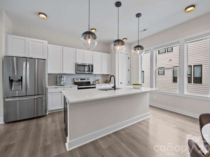 513 Strong Avenue, Charlotte, NC 28205.  MLS# CAR4366666, YatesRealty ID 22256. 