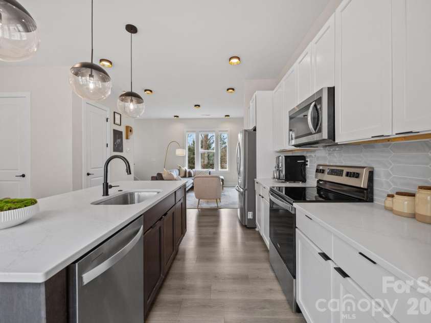 513 Strong Avenue, Charlotte, NC 28205.  MLS# CAR4366666, YatesRealty ID 22256. 