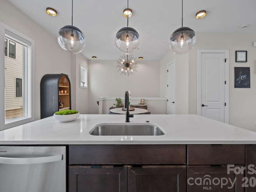 513 Strong Avenue, Charlotte, NC 28205.  MLS# CAR4366666, YatesRealty ID 22256. 