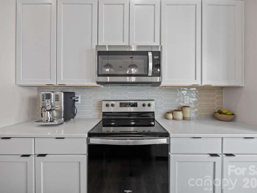 513 Strong Avenue, Charlotte, NC 28205.  MLS# CAR4366666, YatesRealty ID 22256. 