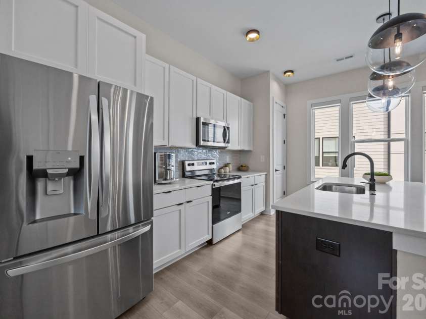 513 Strong Avenue, Charlotte, NC 28205.  MLS# CAR4366666, YatesRealty ID 22256. 