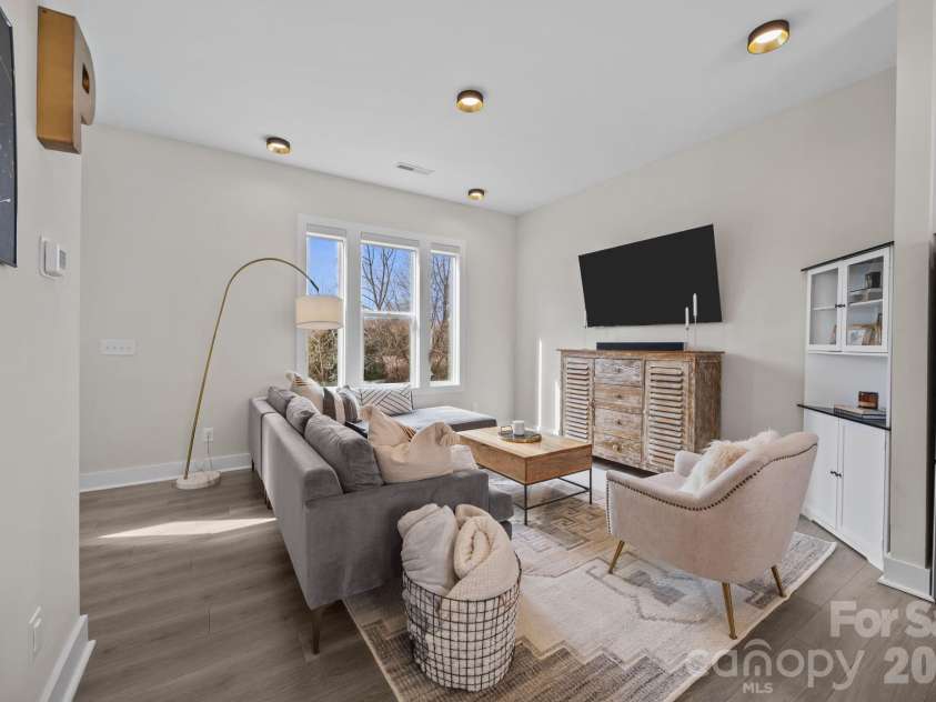 513 Strong Avenue, Charlotte, NC 28205.  MLS# CAR4366666, YatesRealty ID 22256. 