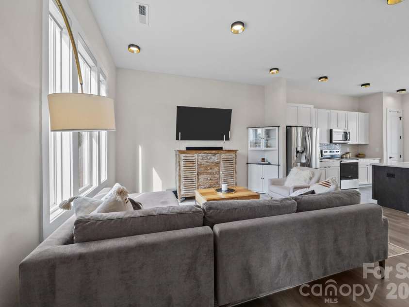 513 Strong Avenue, Charlotte, NC 28205.  MLS# CAR4366666, YatesRealty ID 22256. 