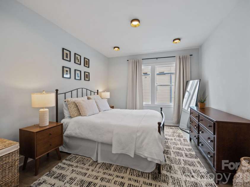 513 Strong Avenue, Charlotte, NC 28205.  MLS# CAR4366666, YatesRealty ID 22256. 