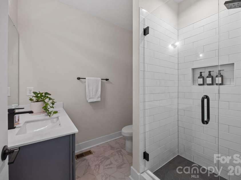 513 Strong Avenue, Charlotte, NC 28205.  MLS# CAR4366666, YatesRealty ID 22256. 