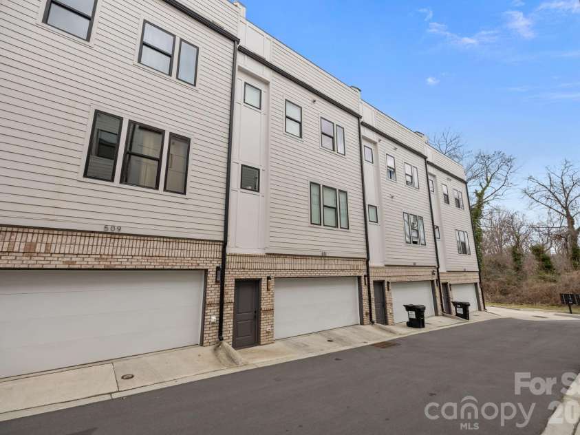 513 Strong Avenue, Charlotte, NC 28205.  MLS# CAR4366666, YatesRealty ID 22256. 