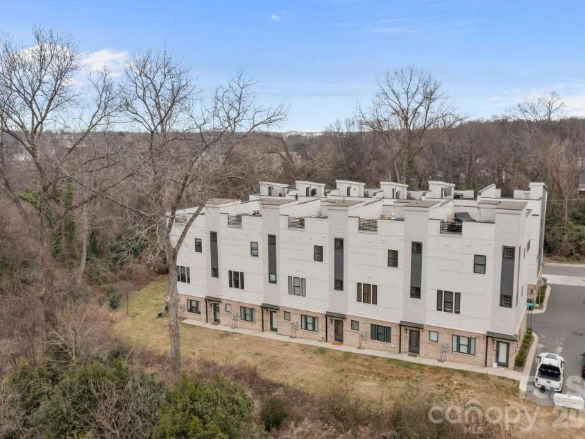 513 Strong Avenue, Charlotte, NC 28205.  MLS# CAR4366666, YatesRealty ID 22256. 