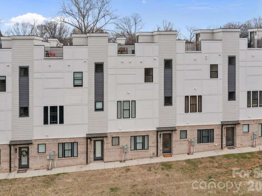 513 Strong Avenue, Charlotte, NC 28205.  MLS# CAR4366666, YatesRealty ID 22256. 
