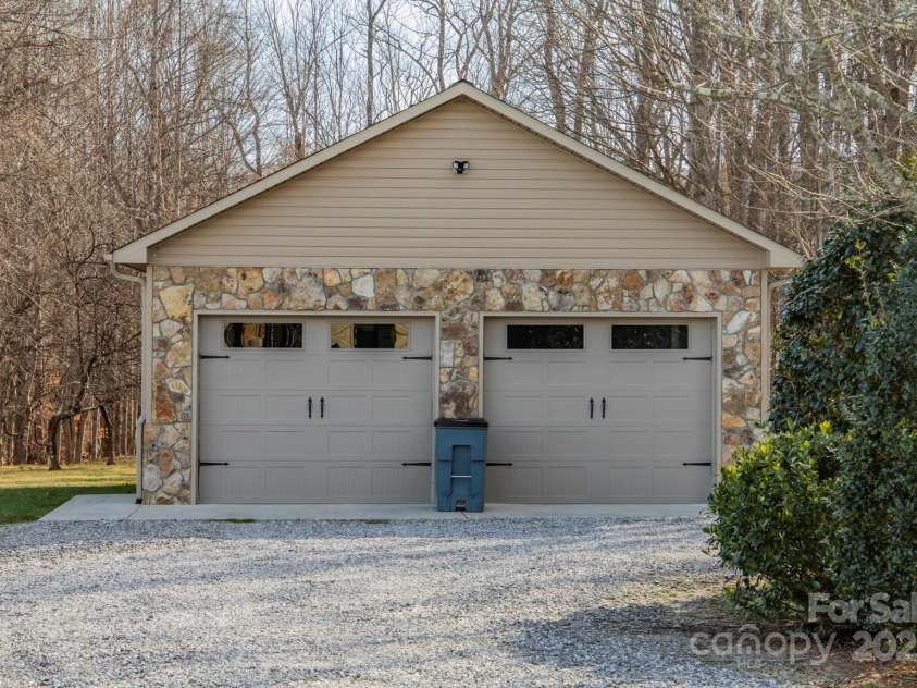 4933 NC Hwy 268 Highway, Wilkesboro, NC 28697.  MLS# CAR4268569, YatesRealty ID 22257. 