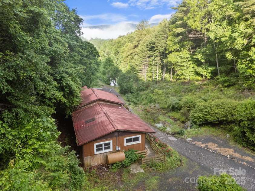 160 Colehearth Hollow Road, Bakersville, NC 28705.  MLS# CAR4261201, YatesRealty ID 22258. 