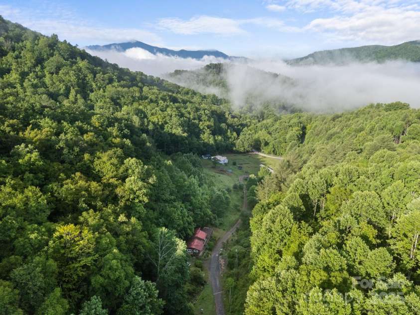 160 Colehearth Hollow Road, Bakersville, NC 28705.  MLS# CAR4261201, YatesRealty ID 22258. 