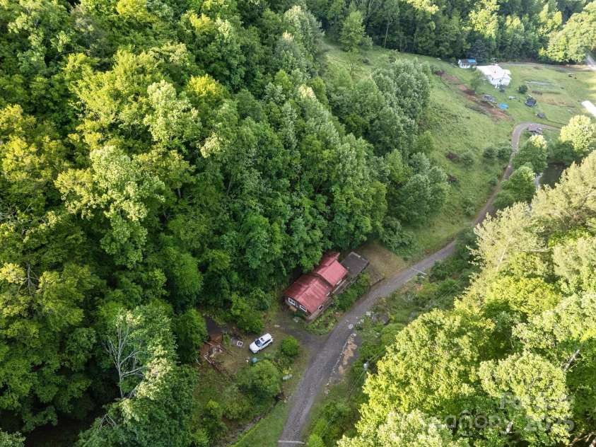 160 Colehearth Hollow Road, Bakersville, NC 28705.  MLS# CAR4261201, YatesRealty ID 22258. 