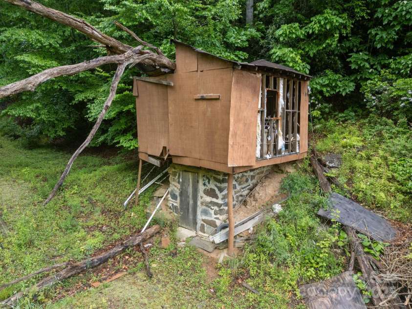 160 Colehearth Hollow Road, Bakersville, NC 28705.  MLS# CAR4261201, YatesRealty ID 22258. 